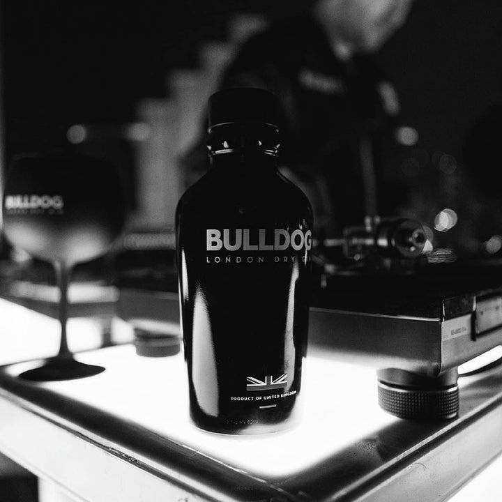 Bulldog Gin London Dry Gin aus 12 Botanicals aus 8 verschiedenen Ländern (1 x 0.7 l)